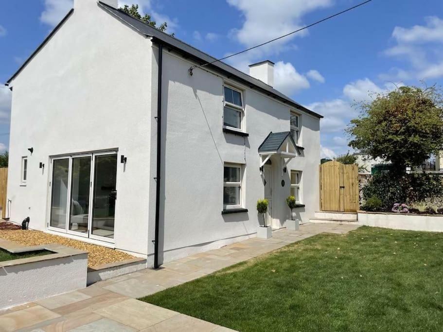 Charming Cottage Close To M4 Bridgend Bridgend  Eksteriør bilde